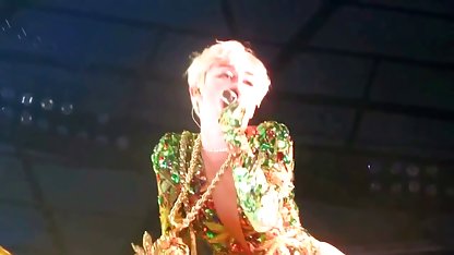 İşaretçi ıslak film konulu sex sevişmek iliklerine