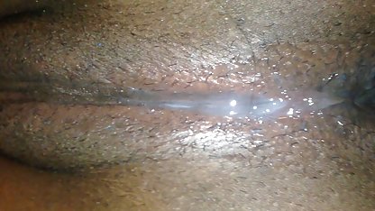 Kocasının yokluğunda Milf oğulları ile yatakta konulu sex filmi izle eğlenir