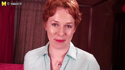 Yavaşça konulu seks filmi türkçe hassas kedi masturbates ve parmakları ile klitoris