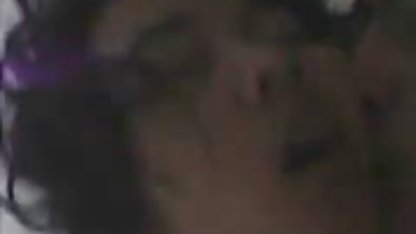 Retro konulu film sex koltukta Nyasha, fotoğrafçının önünde soyunuyor