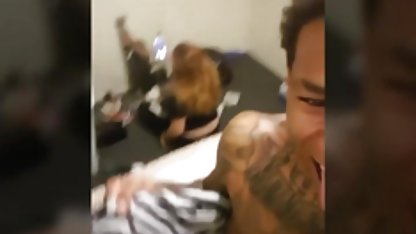 Genç doktor biri anal diğeri kedi olmak üzere lezbiyen konulu erotik film izle iki kursiyere tecavüz etti