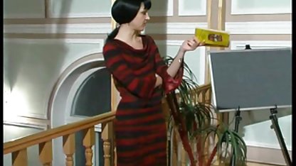 Esnek güzel konulu anal film kız jimnastikte bir ana sınıfı gösterir