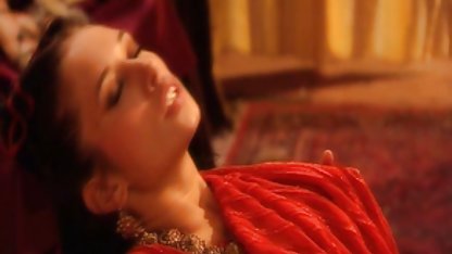 Sıcak seks için lezbiyen film konulu bir bebek getirdi