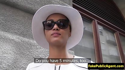 Karısını sikmeyi ve bir arkadaşıyla paylaşmayı konuluseksfilm seviyor.