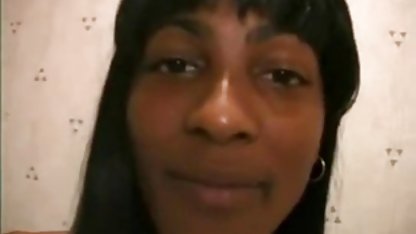 Çıplak sarışın halının üstünde jimnastik ensest konulu sex filmleri yaptı