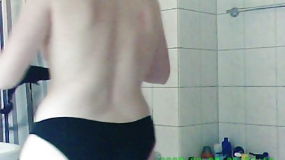 Kukla bir aldatma konulu sex filmleri web kamerası phalluses ile oynuyor