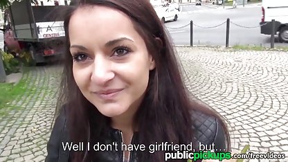 Kız masaya sadece konulu seks filmi indir taytlarla poz veriyor