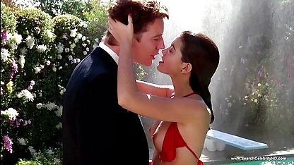 On sekiz türk erotik konulu film yaşındaki Raquel, kıçından bir yolculuktan çığlık atıyor.