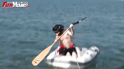 Natasha'nın kısa etek sex konulu film izle altında kar-beyaz külot