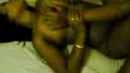 Sertçe onu milf köpek stomping, onun somunları konulu prno film iterek