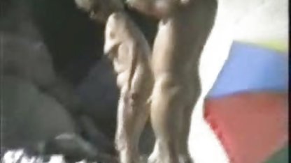 Kıvırcık kız noktaya bir üye eklemek için bir adam sex konulu filmler verdi