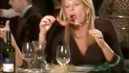 Kıskanılacak medeniyete sahip birkaç fahişe Monica full konulu erotik film izle Moskal'ı gönderdi