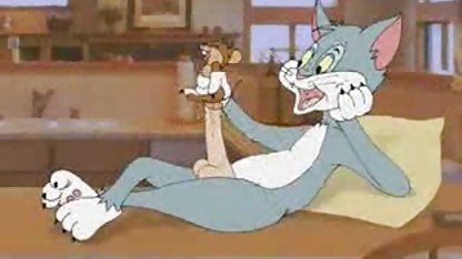 Kendi içinde bir erotik konulu seks filmi yapay penis sürüyor