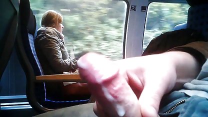 Bir konulu seks filmi izle adam Lily deliklerini yalamayı sever.