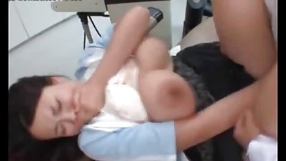 Abanoz kız konulu film seks arkadaşının anüsüne kocaman bir horoz ile uzanıyor